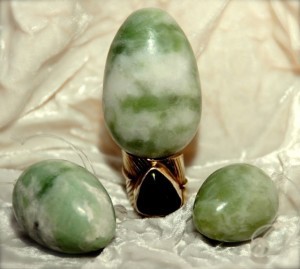 Jade_Eggs_usually_come_in_3_different_sizes
